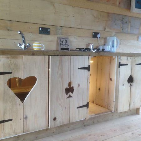 Hygge Hut Appartement Pembroke Buitenkant foto