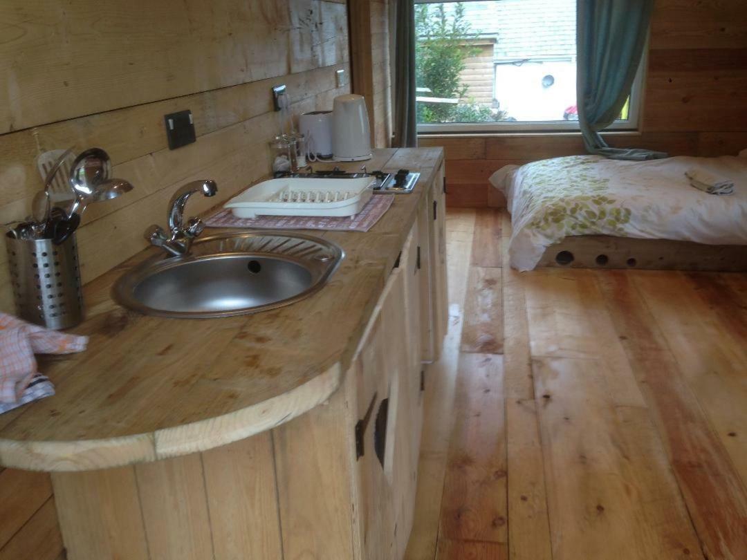 Hygge Hut Appartement Pembroke Buitenkant foto
